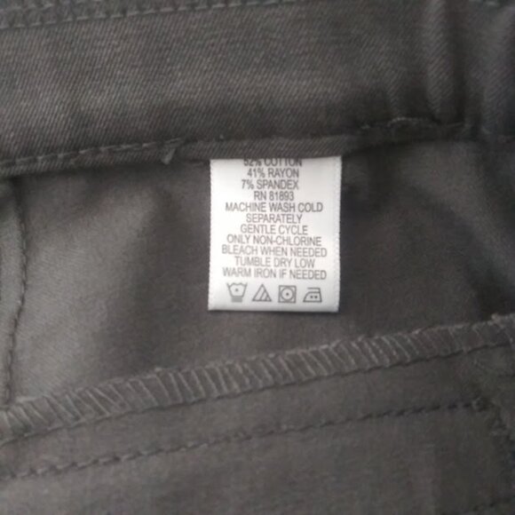 Isaac Mizrahi Live! women's size 10P gray pants - Picture 12 of 12